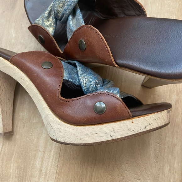 Cynthia Vincent brown leather metallic canvas slide wooden mules sandal heels 8 - Picture 4 of 10